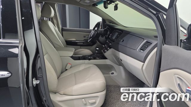 Kia Canival 2017 — photo 11