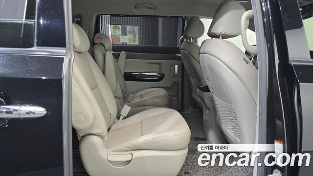 Kia Canival 2017 — photo 12