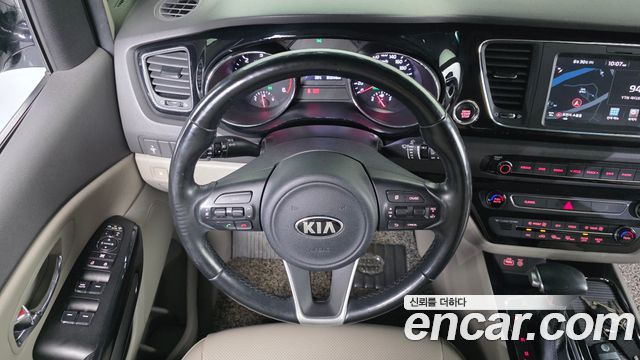 Kia Canival 2017 — photo 13