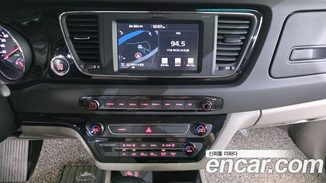 Kia Canival 2017 — photo 14