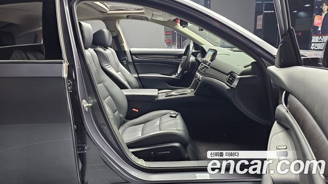 Honda Accord 2018 — photo 11