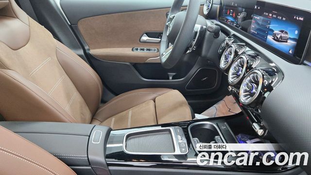 Mercedes-Benz A-Class 2025 — photo 9
