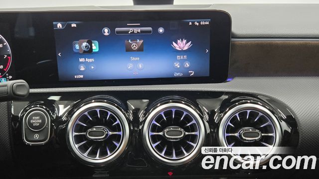 Mercedes-Benz A-Class 2025 — photo 16