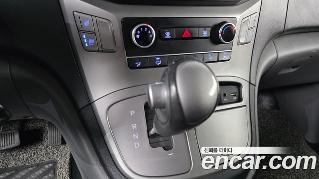 Hyundai Starex 2019 — photo 12