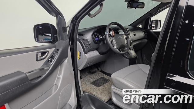 Hyundai Starex 2019 — photo 13