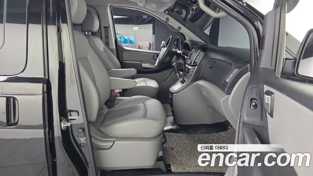 Hyundai Starex 2019 — photo 17