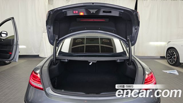 Mercedes-Benz C-Class 2018 — photo 20