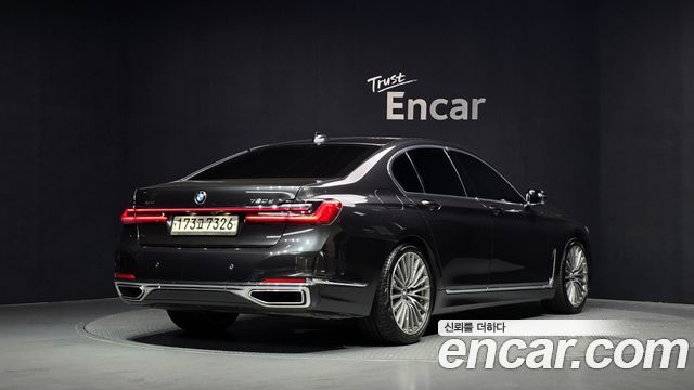 BMW 7-Series 2021 — photo 2
