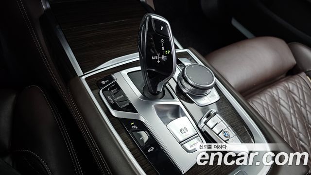 BMW 7-Series 2021 — photo 9