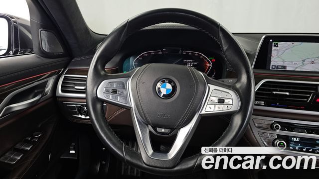 BMW 7-Series 2021 — photo 13