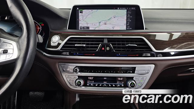 BMW 7-Series 2021 — photo 14