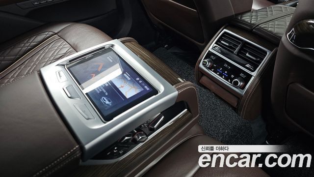 BMW 7-Series 2021 — photo 18
