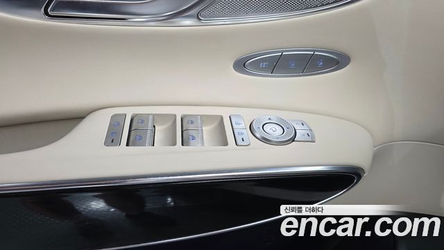 Genesis GV70 2023 — photo 12