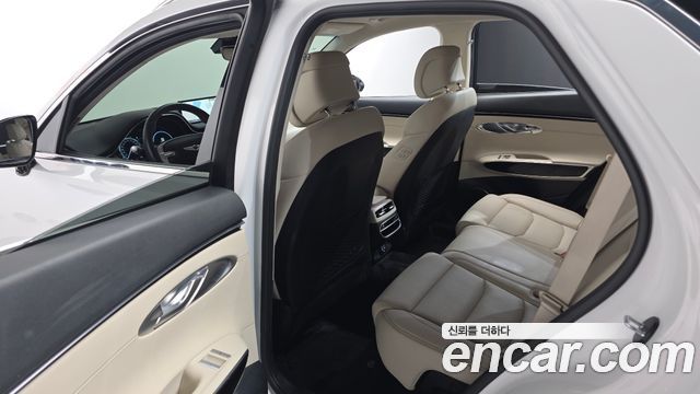 Genesis GV70 2023 — photo 17