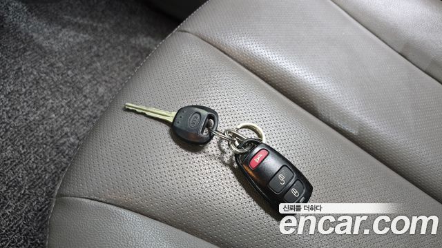 Kia Canival 2014 — photo 16