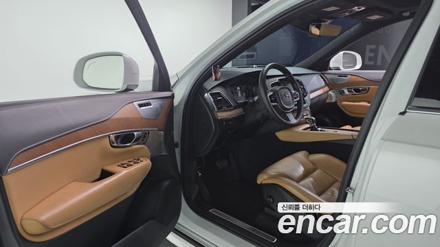 Volvo XC90 2019 — photo 10