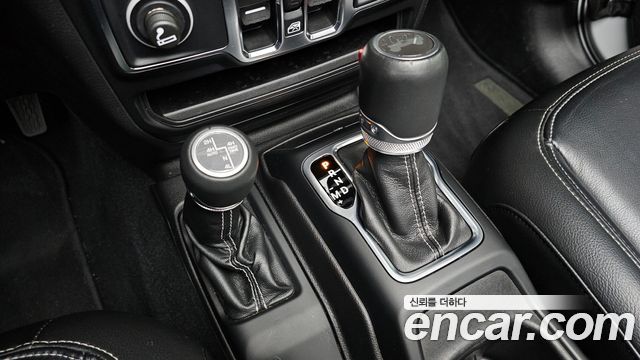 Jeep Wrangler 2022 — photo 12