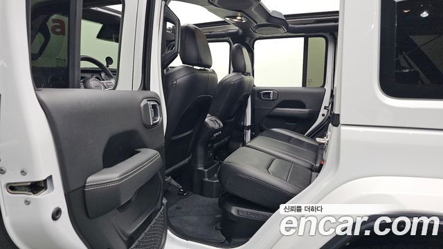 Jeep Wrangler 2022 — photo 17
