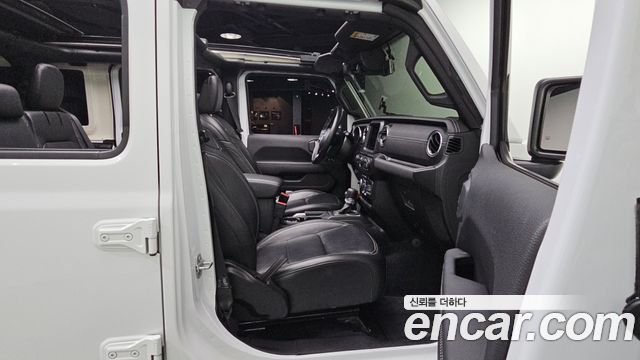 Jeep Wrangler 2022 — photo 18