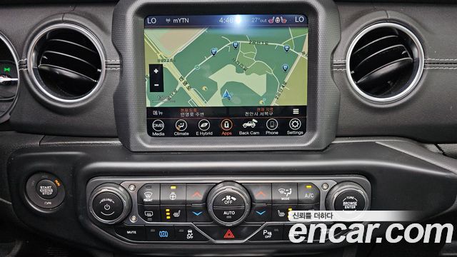 Jeep Wrangler 2022 — photo 21