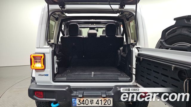 Jeep Wrangler 2022 — photo 26