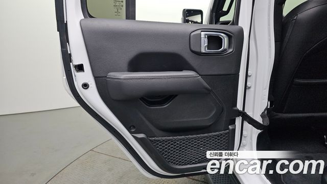 Jeep Wrangler 2022 — photo 15