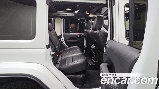 Jeep Wrangler 2022 — photo 16