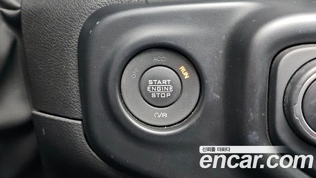Jeep Wrangler 2022 — photo 29