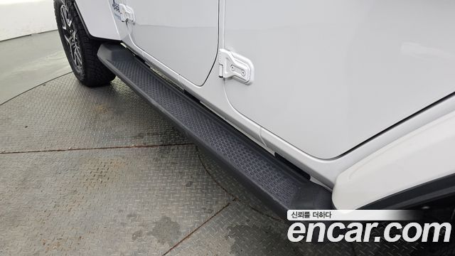 Jeep Wrangler 2022 — photo 30