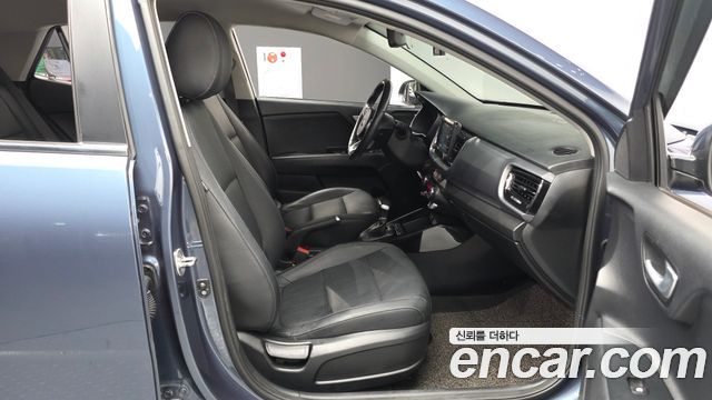 Kia Stonic 2018 — photo 11