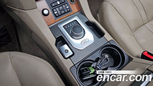Land Rover Discovery 2016 — photo 12