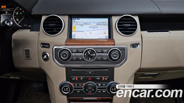 Land Rover Discovery 2016 — photo 20