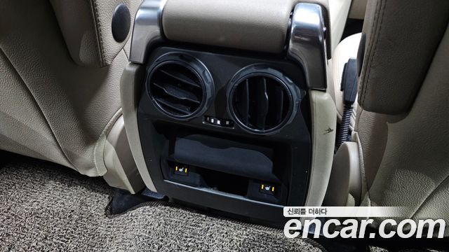 Land Rover Discovery 2016 — photo 24