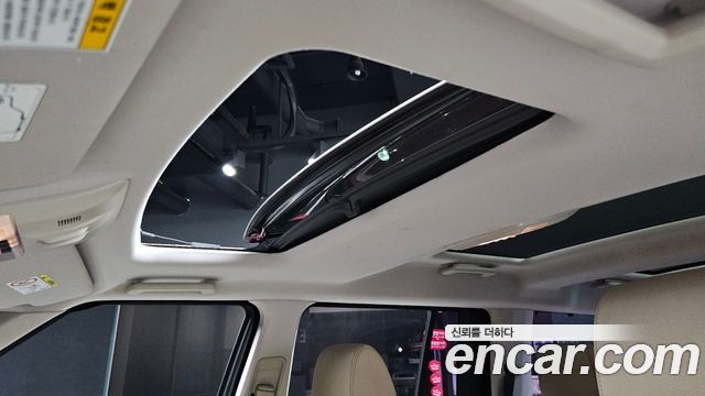 Land Rover Discovery 2016 — photo 25