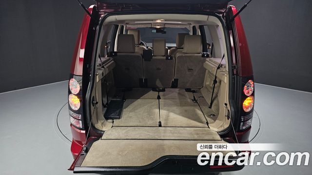 Land Rover Discovery 2016 — photo 26