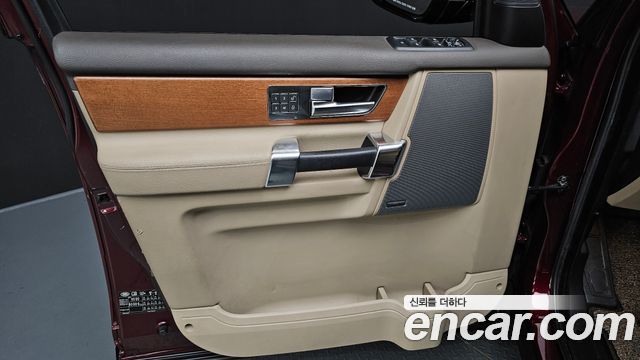 Land Rover Discovery 2016 — photo 14