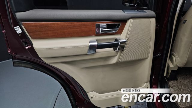 Land Rover Discovery 2016 — photo 15