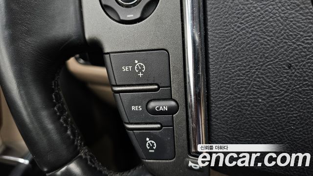 Land Rover Discovery 2016 — photo 29