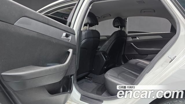 Hyundai Sonata 2017 — photo 18
