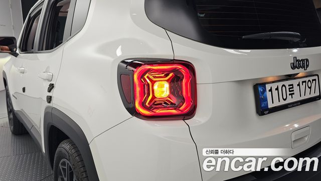 Jeep Renegade 2023 — photo 9