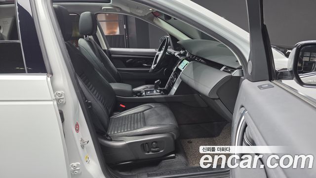 Land Rover Discovery Sport 2020 — photo 11