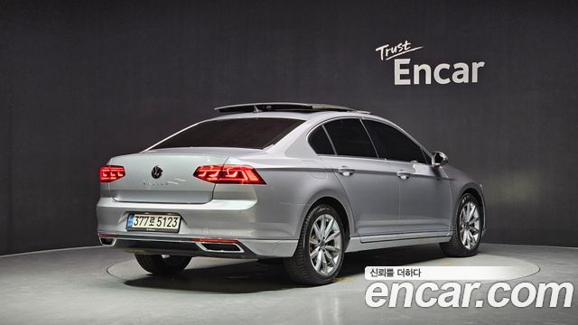 Volkswagen Passat 2021 — photo 2