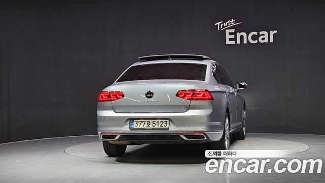 Volkswagen Passat 2021 — photo 4