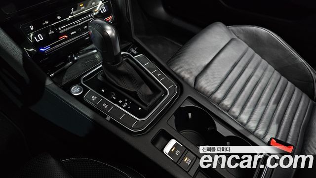 Volkswagen Passat 2021 — photo 9