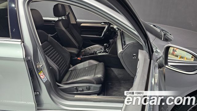 Volkswagen Passat 2021 — photo 10