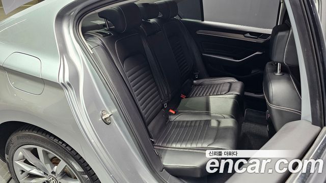 Volkswagen Passat 2021 — photo 11