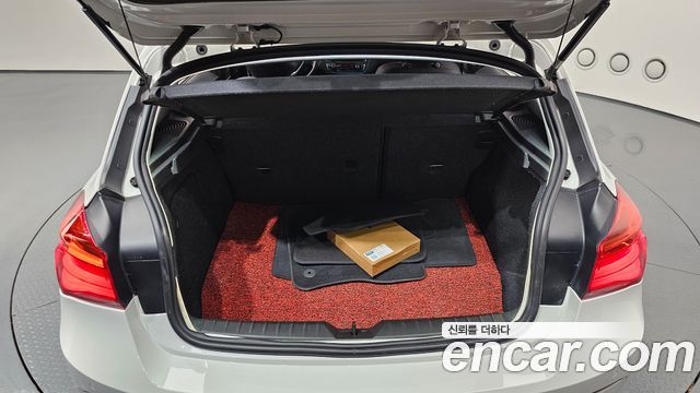 BMW 1-Series 2019 — photo 23