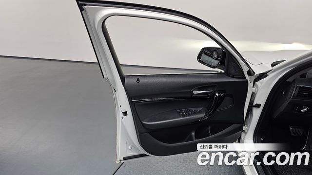 BMW 1-Series 2019 — photo 14