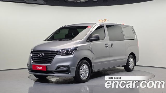 Hyundai Starex 2021 — photo 1