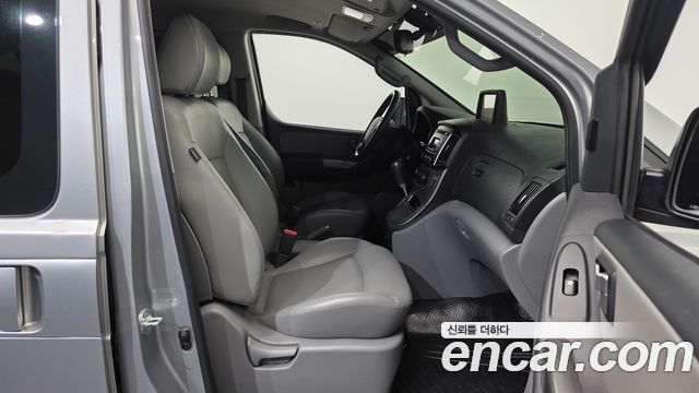 Hyundai Starex 2021 — photo 16